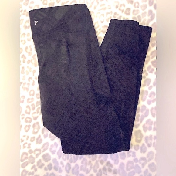 Athletic leggings (2 pairs) size medium. - Picture 4 of 4